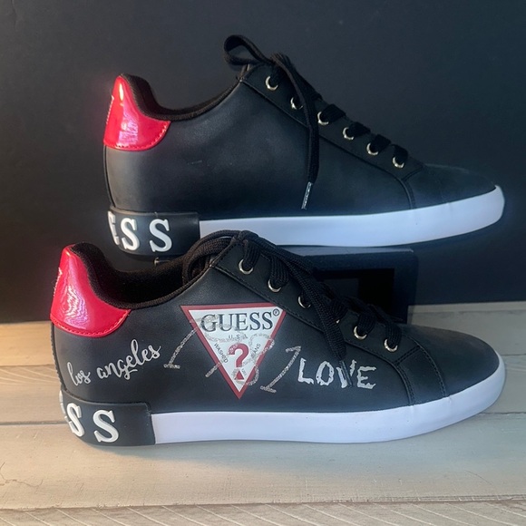 Guess Black and White Sneakers Sleek‎ Design - Picture 1 of 7